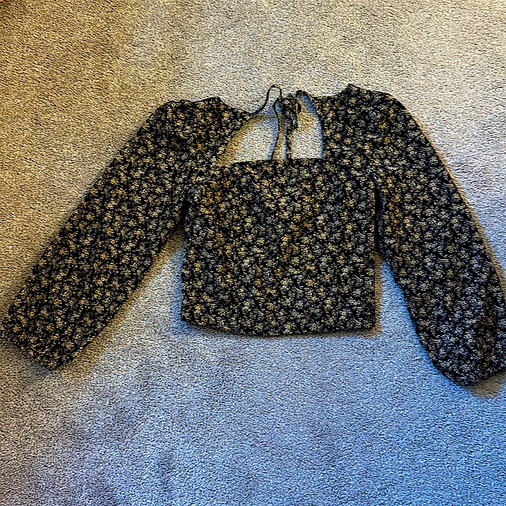 Brand new Levi’s long sleeved floral crop top